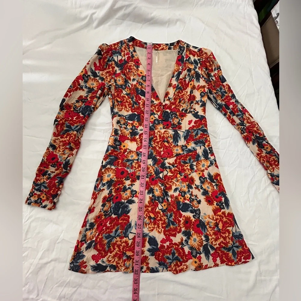Free people dress side zipper for great fit. Side zipper,covered buttons. 2 - Picture 6 of 13